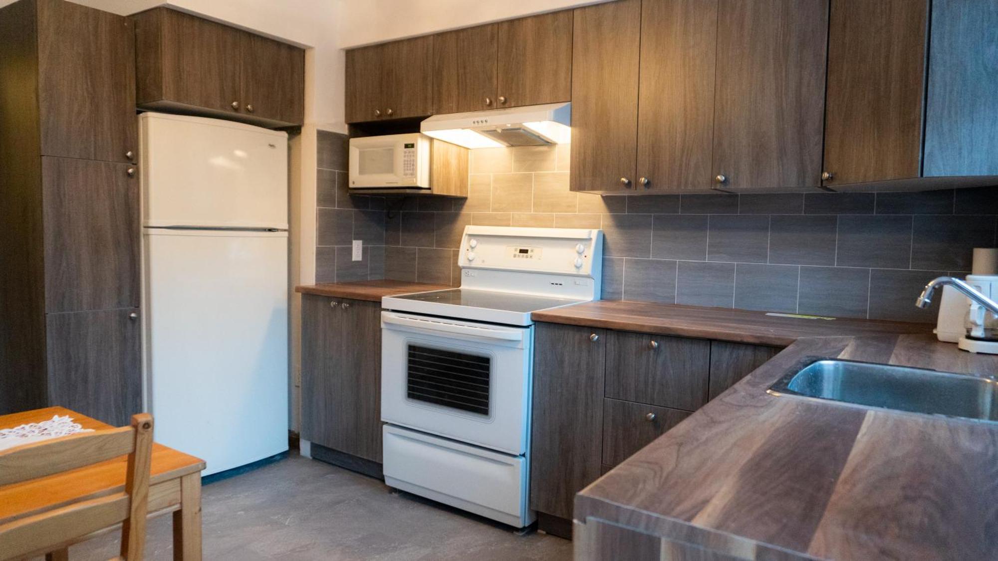 Montreal Homes - Affordable Rooms, Smart Tv, Shared Kitchen ภายนอก รูปภาพ